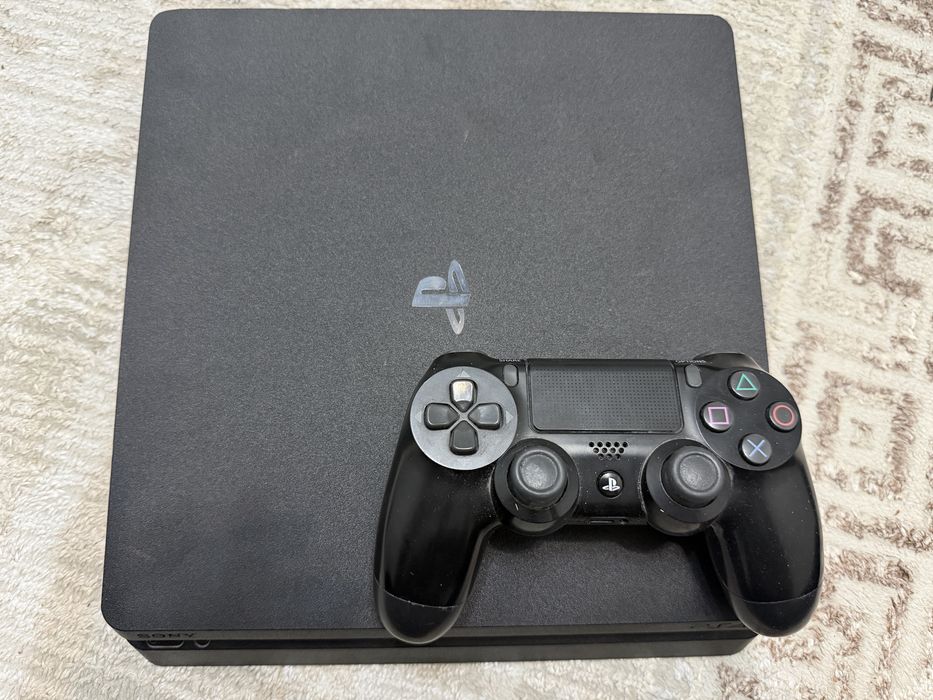 Продам PS4 с джостиком