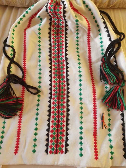 Rucsac HAND MADE cu motive populare traditionale romanesti 34 × 43 cm