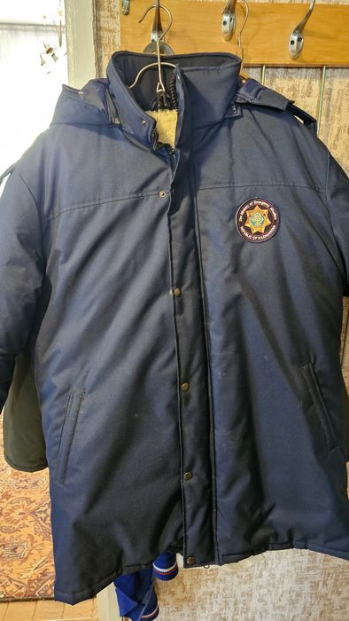 Продам куртку новую.