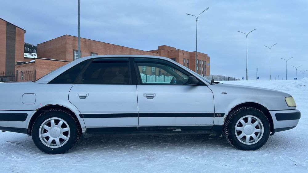 Ауди 100 обьем 2.6 год 1993