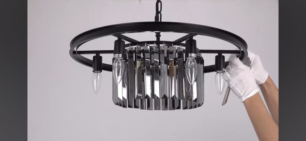 Уникален кристален полилеи с метална рамка и висящи кристали