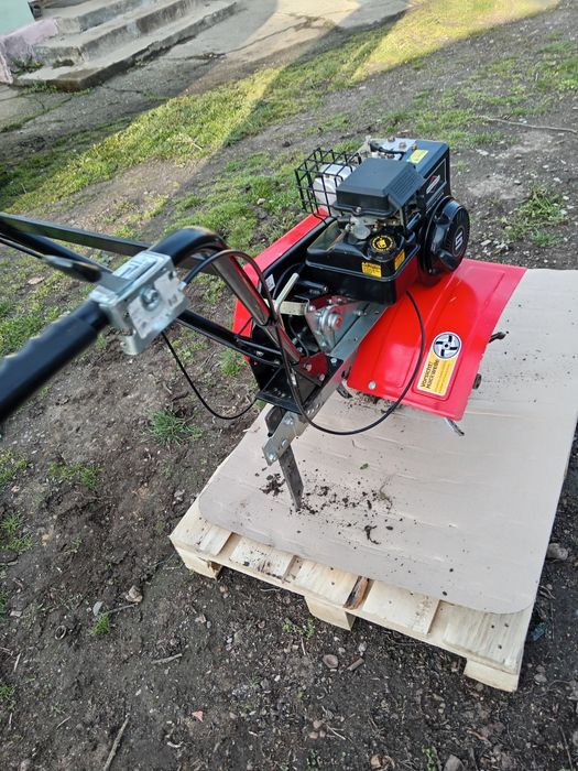 Vând motosapă Bright straton