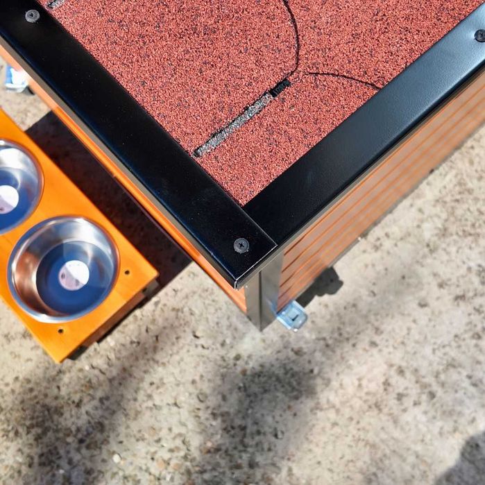 Cusca Caine Spatioasa Izolata Incalzita cu Fereastra & Profile Antiros