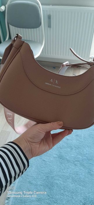 Armani exchange чанта