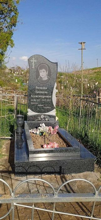 Памятник гранитный