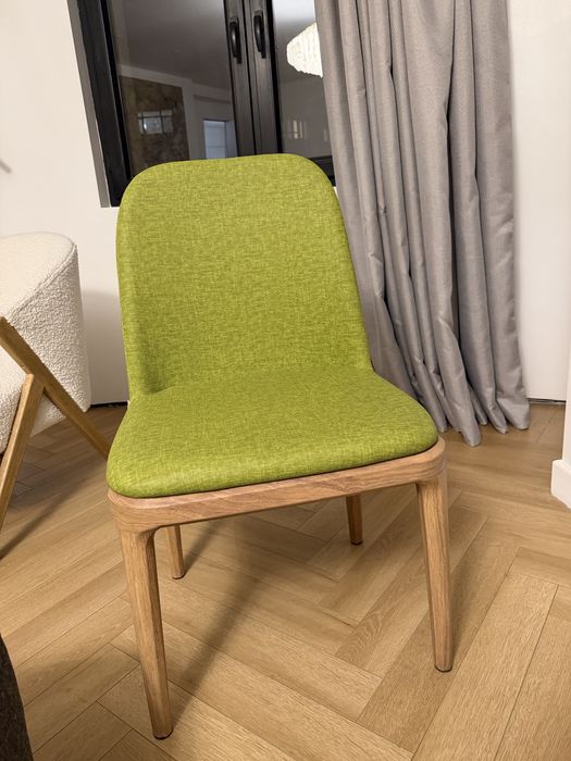 Стул с металическим корпусом