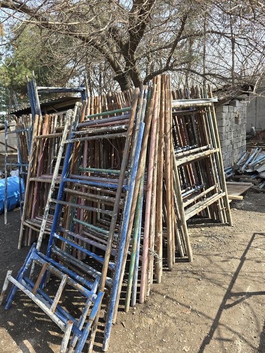 Lesa arenda Teleskopik Stoyka Domkrat / Леса аренда Телескопик Стойка