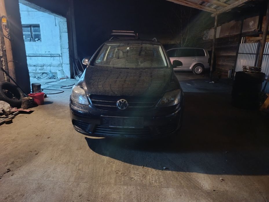 Dezmembrez Volkswagen golf 5 plus