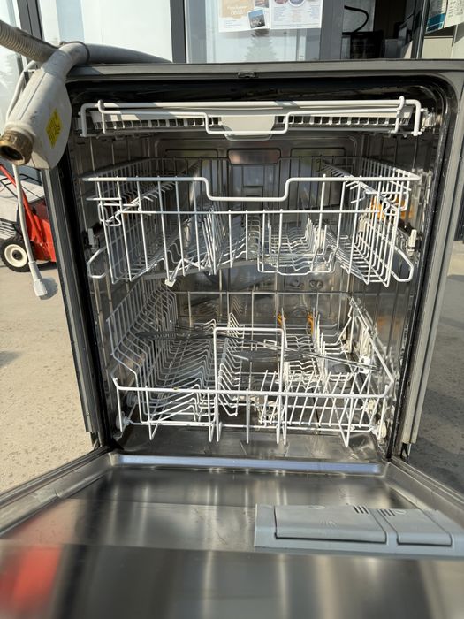 Съдомиялна за пълно вграждане Миеле