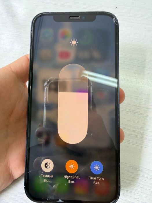 iPhone 12 черного цвета