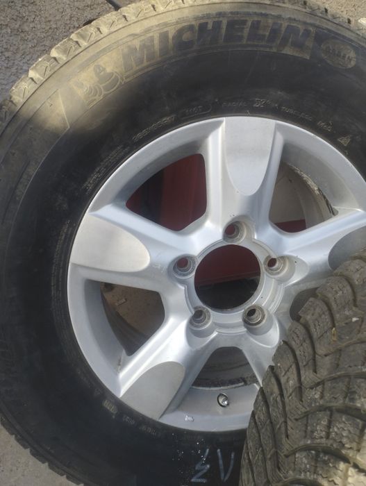 Продам комплект резины на титанках