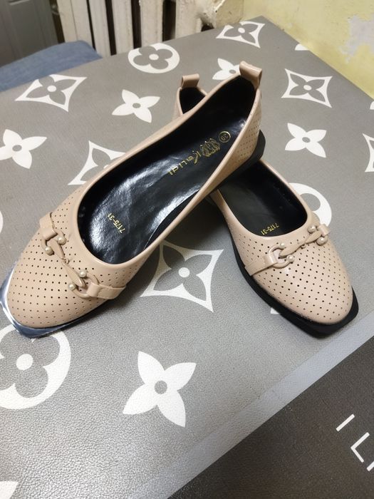 Женские балетки в бледно розовом цвете.