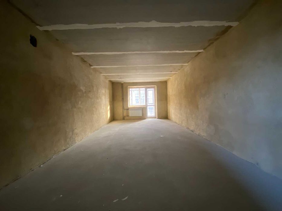 продам 2 комн квартиру в центре