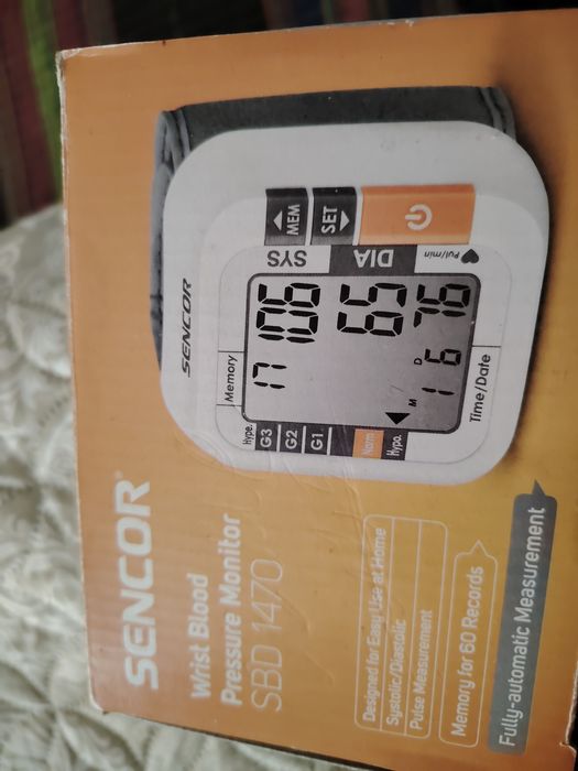Апарат за кръвно налягане Sencor за китка