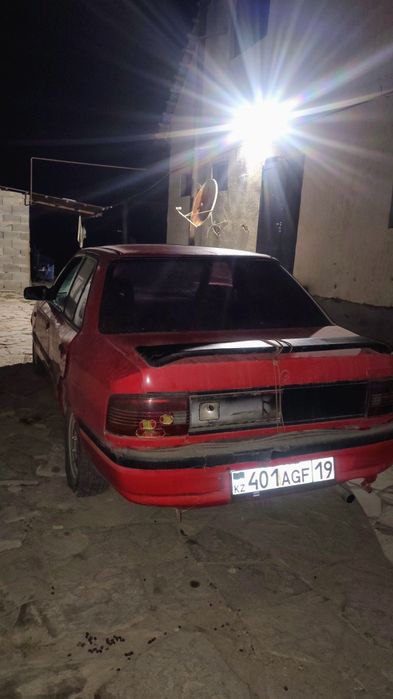 Мазда 626  седан