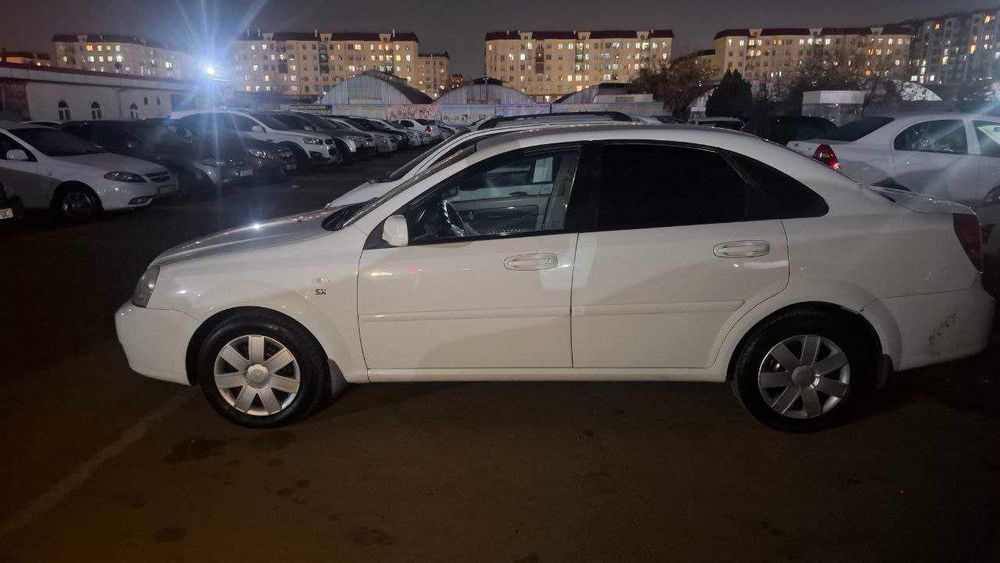 Автомобиль LACETTI 1.8 L механика 2010 год