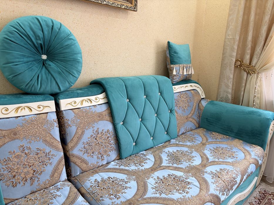 Продам диван с подушками