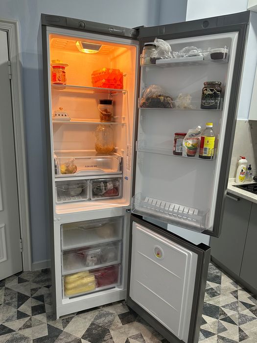 Продам холодильник Indezit DS 4200 S B