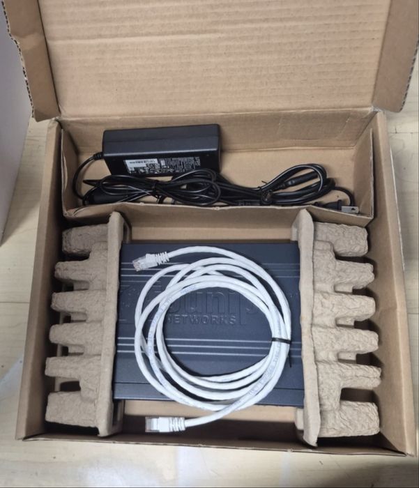 Juniper Networks SRX-100 Services Gateway Firewall SRX100H2