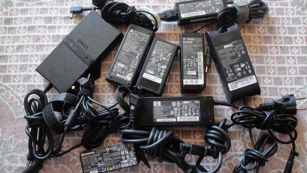Incarcatoare Adaptoare diferite modele  Lenovo, Dell, Asus, Accer Msi,Hp de la 45W-300W preturi diferite