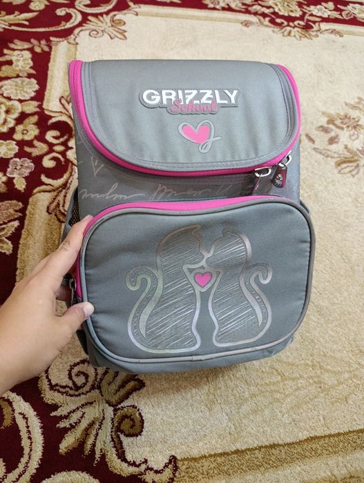 Рюкзак школьный фирмы Grizzly в хорошем состоянии