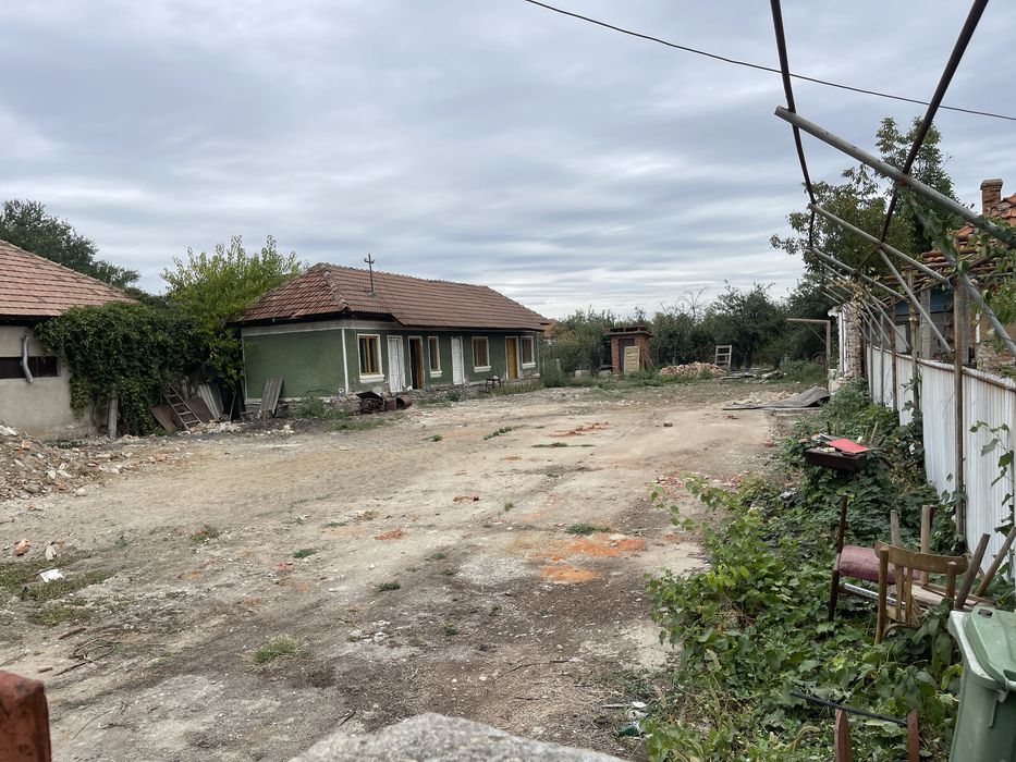 Vand teren spatios cu casa langa Targu Jiu