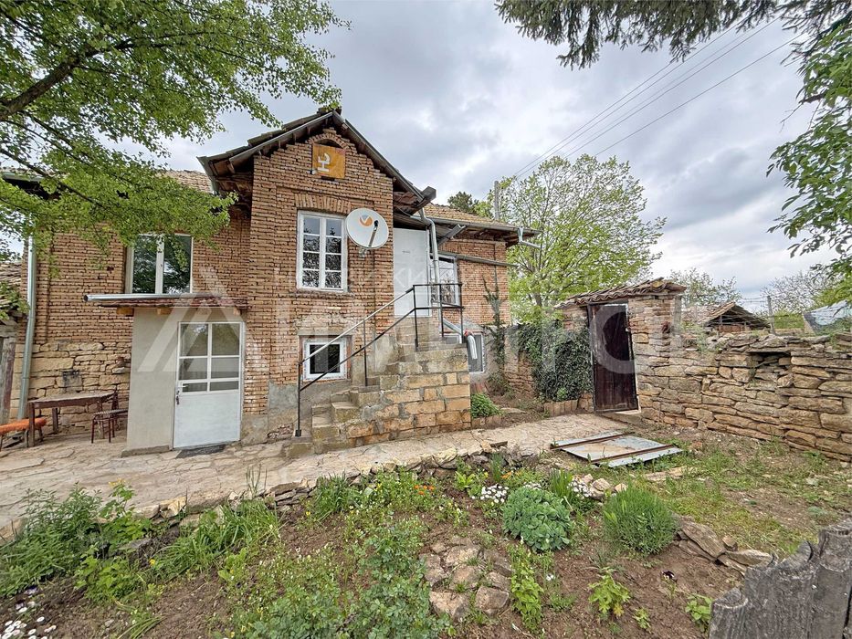 Продава се Къща в Нови пазар - 112 кв.м за 137 €/кв.м - Снимка #2