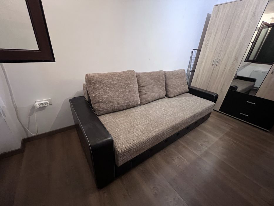 OFERTĂ! Canapea extensibilă 2m, cu ladă depozitare + 3 perne – PREȚ NEGOCIABIL!