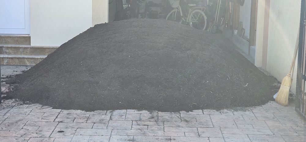 Compost vegetal 100% NU Pământ din decopertă