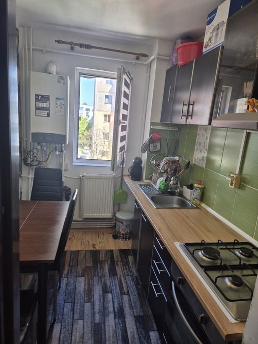 Vând apartament 3 camere Craiovita Nouă