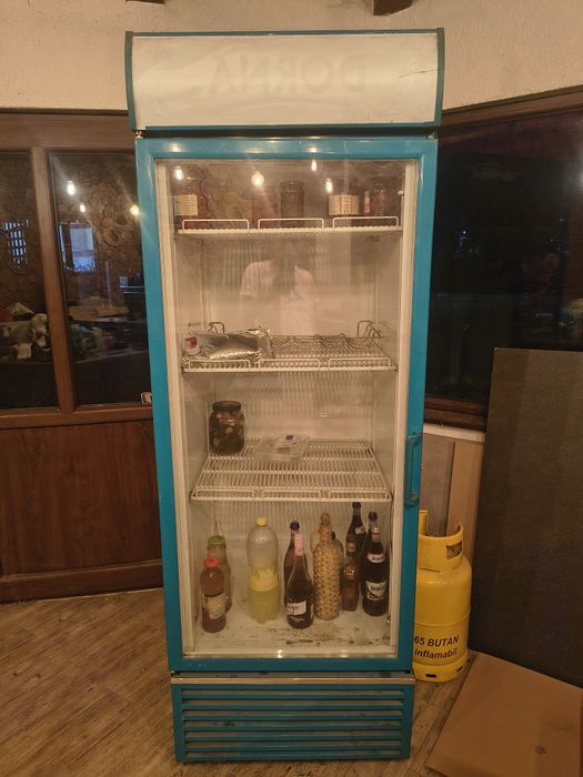 vitrină frigorifică profesională ideală pentru magazin alimentar, bar, restaurant, terasă, fast-food, cafenea sau spațiu comercial.