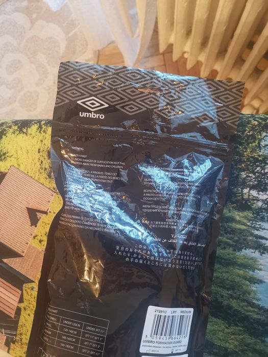 Apărători fotbal Umbro, marimea M, noi