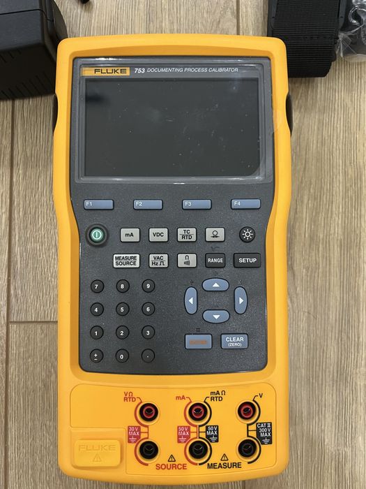 Калибратор Fluke 753