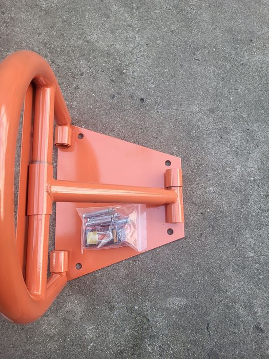 Подарък катинар и анкерни болтове Антипаркинг скоба