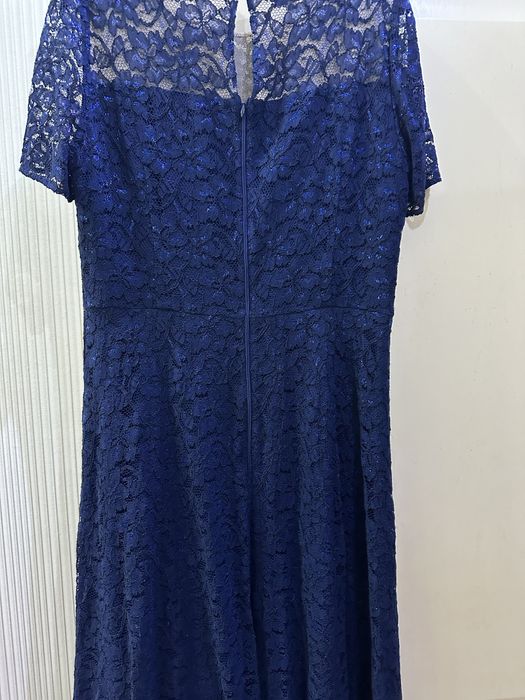 Вечернее кружевное платье