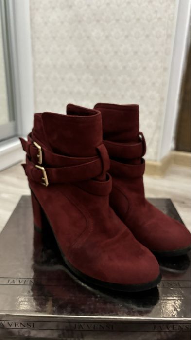 Продам ботинки