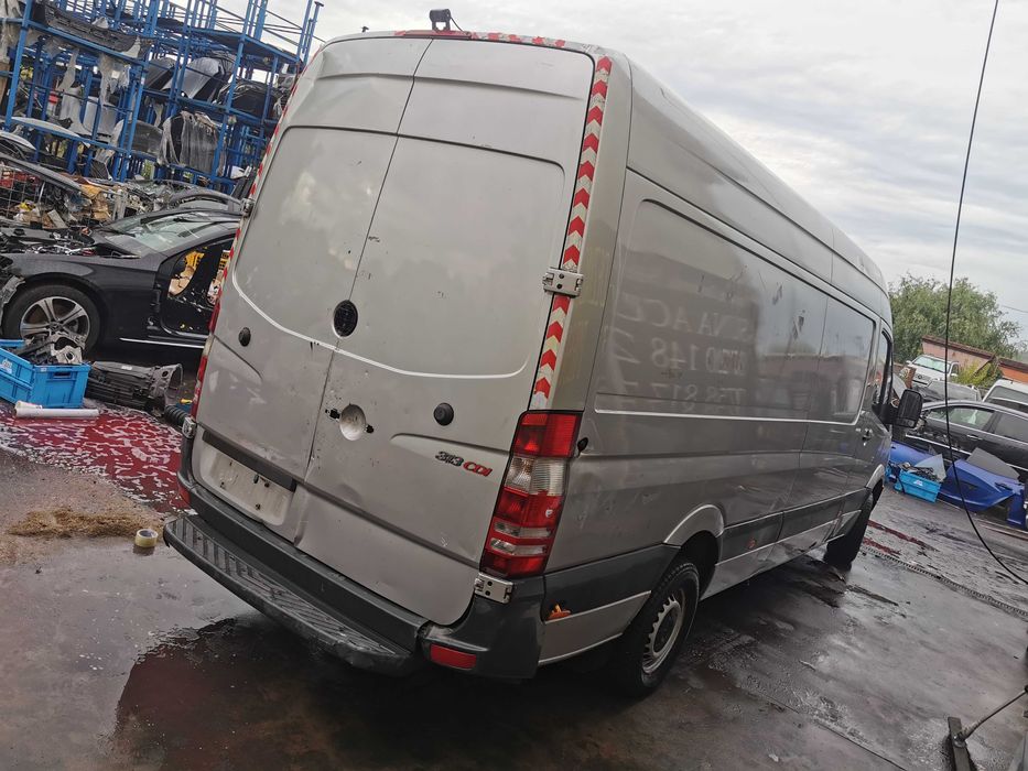 Dezmembrez Mercedes Sprinter 313 w906 2.2 euro 5 OM651 Usi/Capota/Far