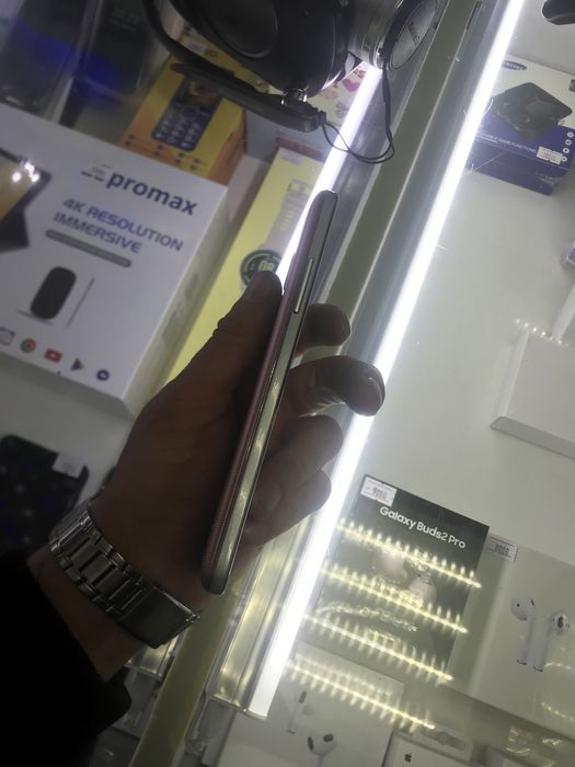 Продам срочно телефон