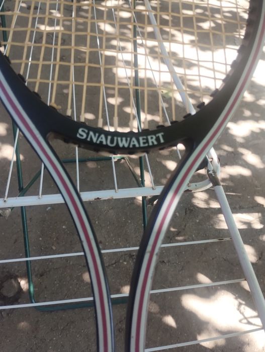 Vând rachetă de tenis snauvaert graphite pro  cu husa.