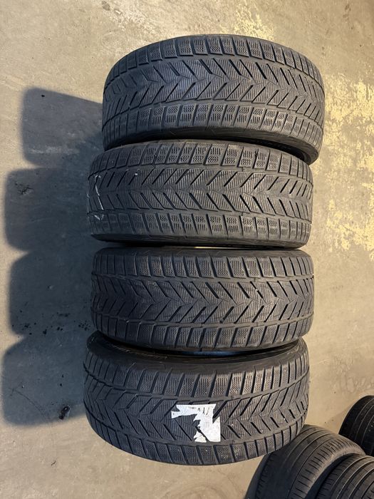Anvelope iarna 255/45/19, DOT noiembrie 2017, aproximativ 5, -5,5 mm