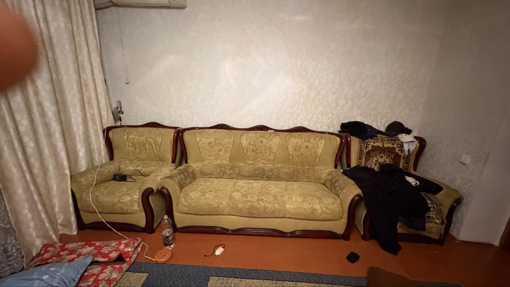 Продам диван с креслами