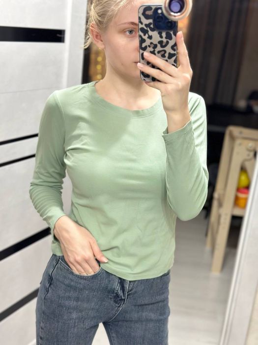 Продам свитеры и футболки