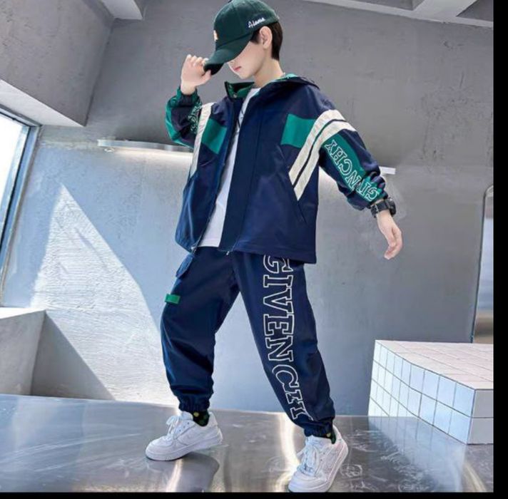 Костюм плащевка на мальчика 5-7 лет