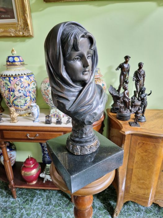 Страхотен антикварен френски бронзов бюст