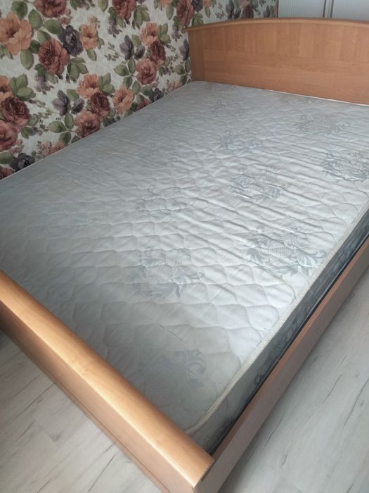 Двухспальная кровать