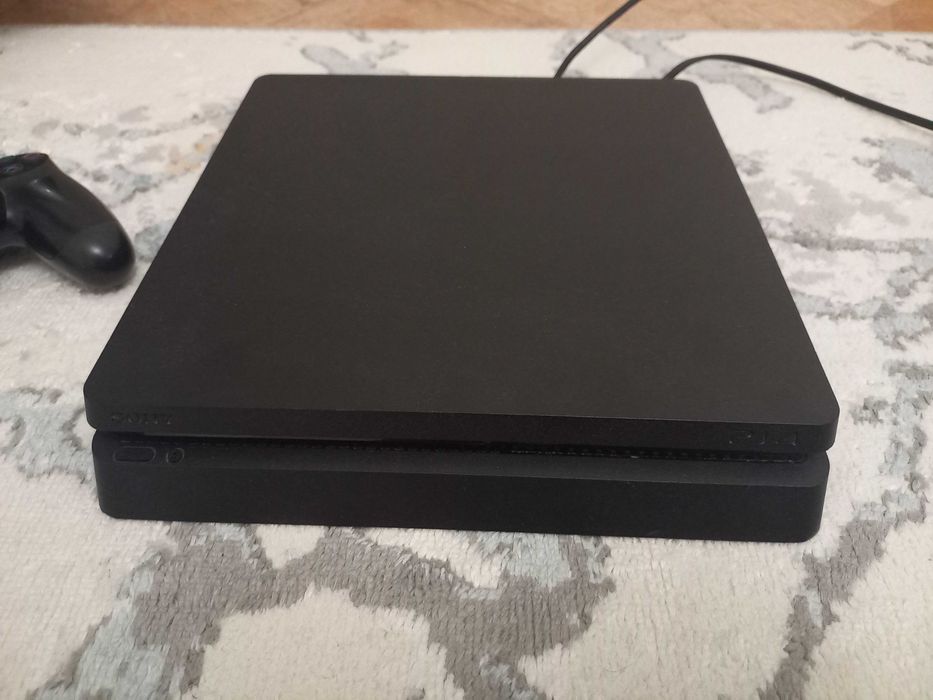 Продается ПС4 в хорошем состоянии