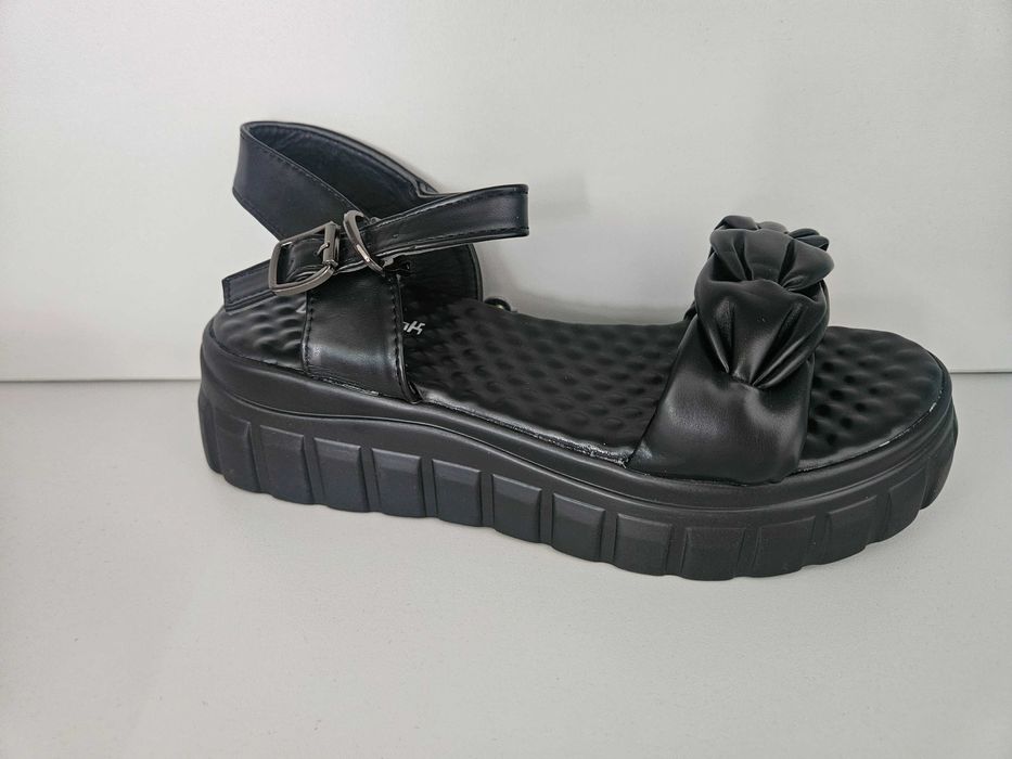 Дамски ежедневни сандали