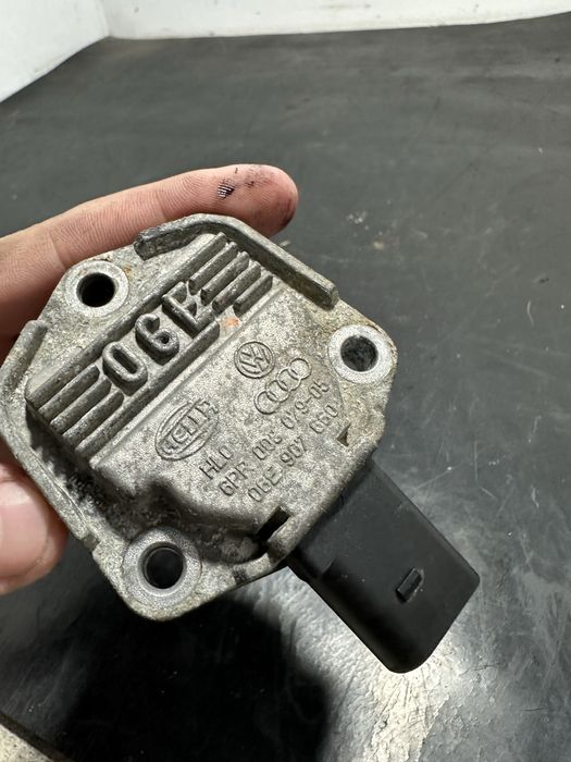 Senzor nivel baie ulei Volkswagen Vw Touareg 3.0 TDI BKS V6 06E907660