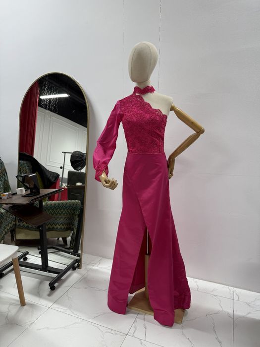 Элегантное вечернее платье