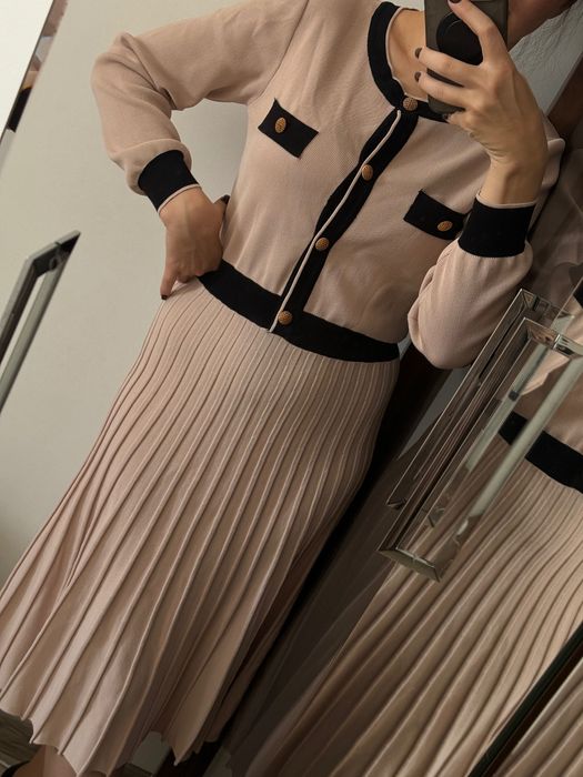 Платье длины миди утепленное